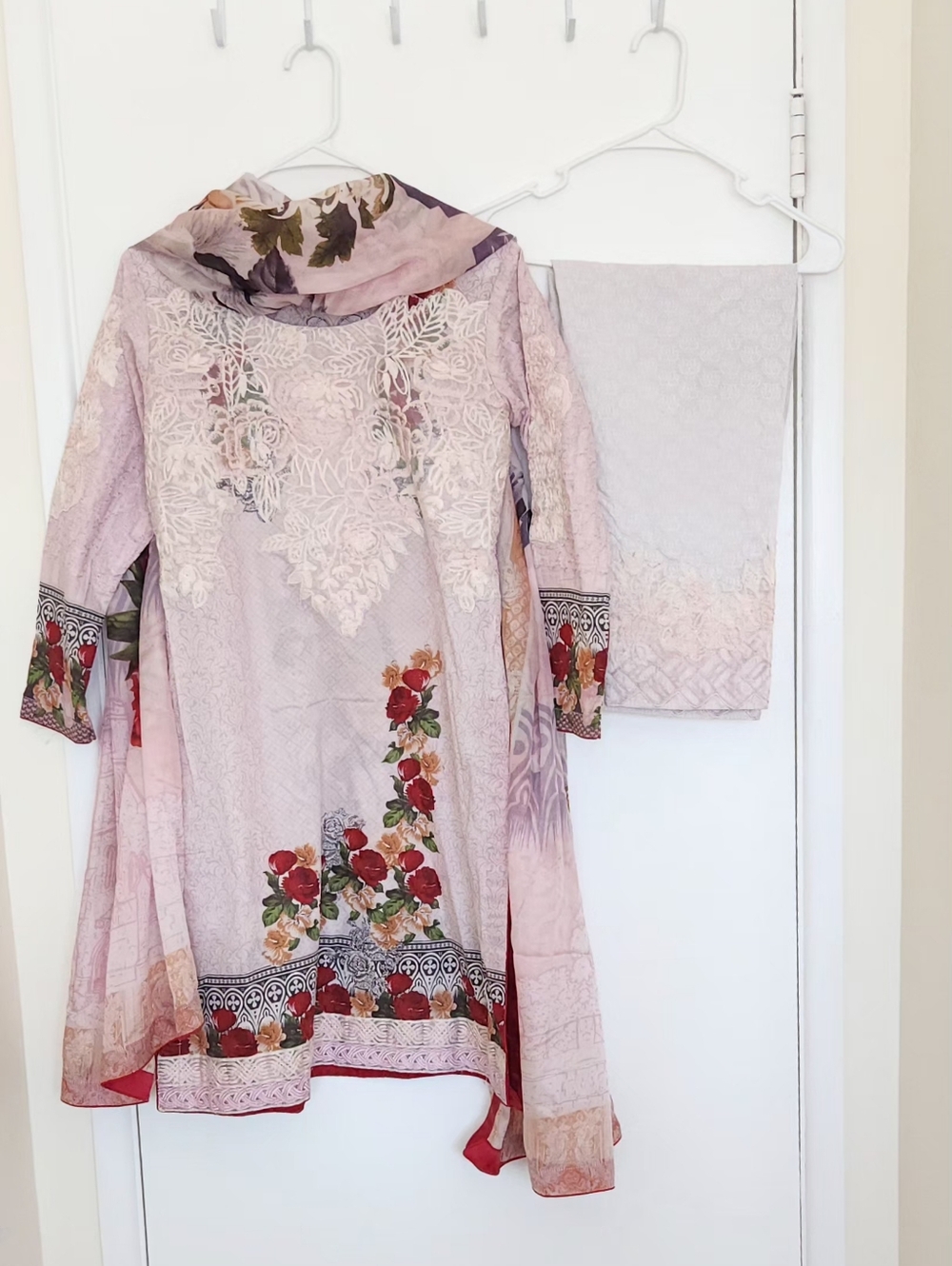 Pakistani 3 Piece Lawn Dress